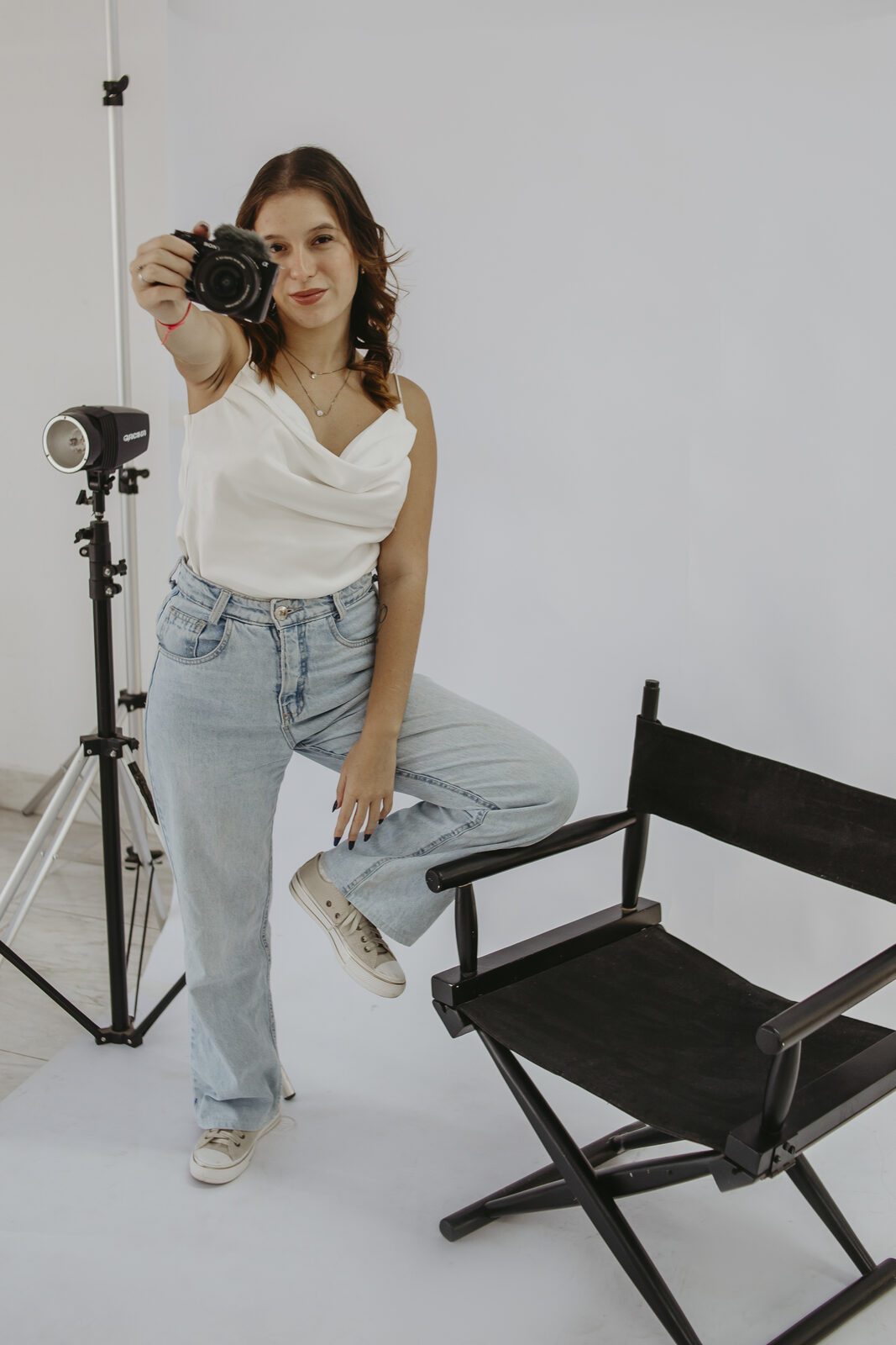 Julia Eduarda com câmera — Creators Lab Pro